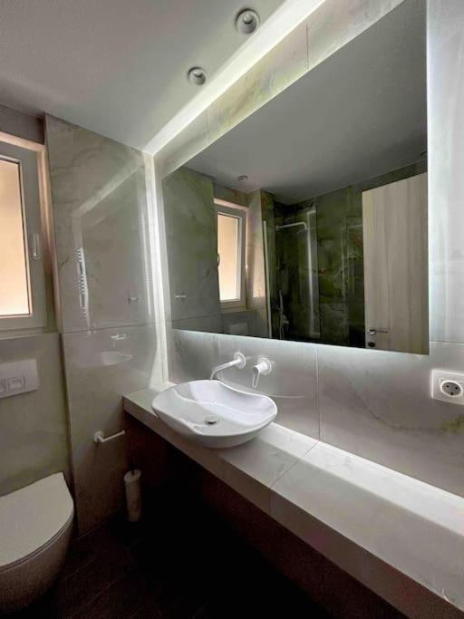 95Sqm 7Min Center 2Bedroom Gas Heating Marble Wc 2 Smarttv Szaloniki Kültér fotó